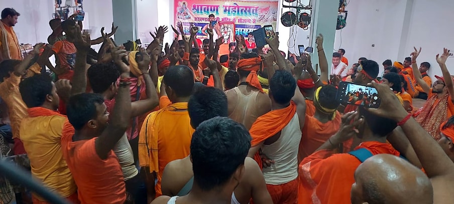  इस कांवरिया पथ पर लगने वाला श्रावणी मेला पूरे एक महीने के लिए होता है. इस दौरान कांवरिया पथ सरकार और अलग संस्थाओं के द्वारा कांवरियों के लिए कई तरह के इंतजाम किए जाते हैं, जिससे कि कांवरियों की यात्रा सुगम हो सके.