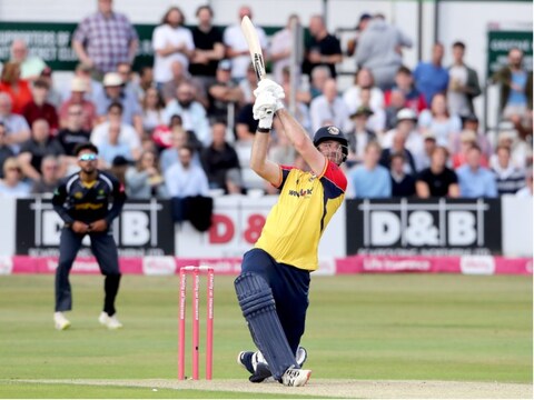 T20 Blast 2022: पॉल वाॅल्टर ने ओवर में 4 छक्के जड़े. (Essex Cricket Twitter)