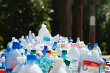 सिंगल यूज प्‍लास्टिक बैन लेकिन प्‍लास्टिक की बोतलों को दी गई छूट, जानें क्‍यों
