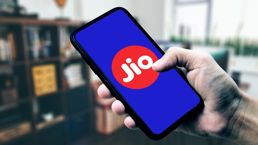  जियो अपने यूज़र्स के लिए कई शानदार प्लान करता है, और अब जैसे-जैसे OTT का ट्रेंड बढ़ रहा है, वैसे ही कंपनियां कई तरह के सब्सक्रिप्शन प्लान भी पेश करने लगी हैं. बात करें जियो की तो जियो अपने पोस्टपेड प्लान में फ्री नेटफ्लिक्स, अमेज़न प्राइम और बाकी स्ट्रीमिंग ऐप्स का बेनिफिट देता है. आइए जानते हैं जियो पोस्टपेड के उन प्लान के बारे में जो नेटफ्लिक्स, अमेज़न प्राइम और स्ट्रीमिंग ऐप्स का फ्री सब्सक्रिप्शन देते हैं.