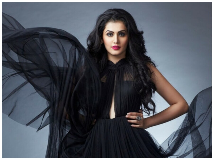  तापसी पन्नू (Taapsee Pannu) फिल्मों के साथ अपने बयानों को लेकर भी अक्सर चर्चा में रहती हैं.  कंगना के साथ सोशल मीडिया पर तू-तू-मैं-मैं हो या देश के मुद्दों पर अपनी राय. तापसी खुलकर अपनी बात करती हैं. आज उनके बर्थडे पर हम उनकी बॉलीवुड एंट्री से लेकर उनके निक नेम तक की बात करेंगे, जिसके बारे में बहुत से लोग नहीं जानते.  