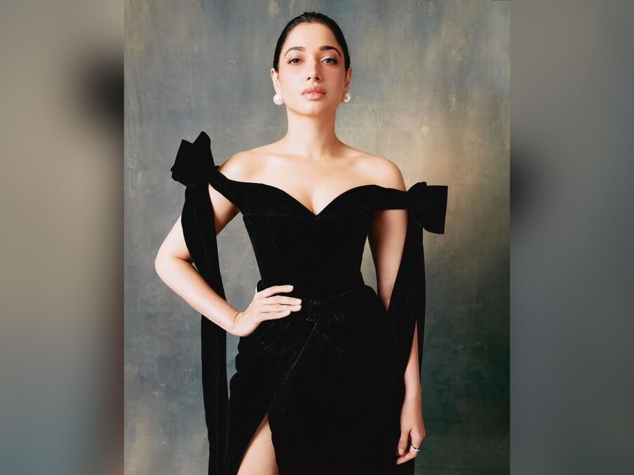 अभिनेत्री ने अपने बालों को low bun हेयरस्टाइल में बनाए और सिंपल मेकअप किया. तस्वीरों को देख तमन्ना के फैंस खूब तारीफ कर रहे हैं. (Photo Source- Tamannah Bhatia instagram)