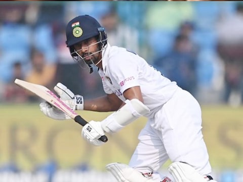 सीनियर विकेटकीपर-बल्लेबाज ऋद्धिमान साहा अब घरेलू क्रिकेट में त्रिपुरा के लिए मेंटॉर और कप्तान की भूमिका निभाएंगे. (AFP)