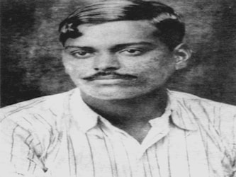  1922 में ब्रिटिश हुकूमत के विरुद्ध असहयोग आंदोलन जोरों पर था- गांव के लोग तो संगठित थे ही उनके साथ आस-पास के गांवों भगौतापुर, अडगडहा, मधुकरपुर, हरैया के प्रमुख लोग भी संगठन में शामिल हो गए थे- गोरखपुर की ओर से आकर 13 कांग्रेसियों ने राजा चंगेरा के अत्याचार के खिलाफ सत्याग्रह शुरू कर दिया था- सत्याग्रह में मिठवल के बाबा ढो़ढे़ गिरि भी शामिल हो गए थे. अपनी योजना में असफल होने के बाद चंद्रशेखर आजाद पुलिस से बचते हुए इटवा रोड से होकर गोबरहवा पहुंचे और वहीं से चंद्रशेखर आजाद गायब हो गए. जाते समय उनकी धोती और गुप्ति, शेष दत्त त्रिपाठी के छूट गई थी. उन्होंने अपने एक बांसी निवासी स्वतंत्रता सेनानी मित्र लाला हरनारायण को पत्र लिखा था कि उनकी धोती और गुप्ति छूट गई है, उसे भेज दो. जानकार बताते हैं कि 15 दिन चंद्रशेखर आजाद के रुकने के बाद भी कोई उनके असली नाम से उन्हें पहचान नहीं पाया. 15 दिनों में ही चंदू के नाम से मशहूर हो गए थे, जिनसे मिलते थे, उन्हें अपना बना लेते थे और क्रांति की ज्वाला जला देते थे.