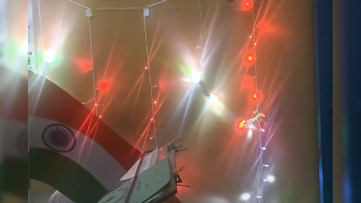 हल्द्वानी जेल में भी आजादी के अमृत महोत्सव की तैयारी कैदियों ने LED बल्ब से बनाईं तिरंगा लाइट