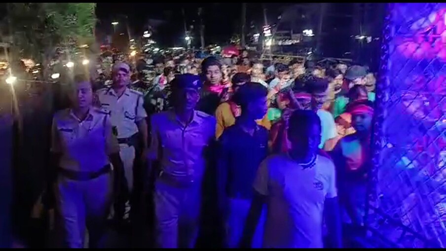  बड़ी संख्या में महिलाएं और युवतियां डीजे की धुन पर नाचती हुई चल रही थी. और लोगों की सहूलियत के लिए जहानाबाद नगर थाने की टीम भी साथ साथ चलती नजर आई.