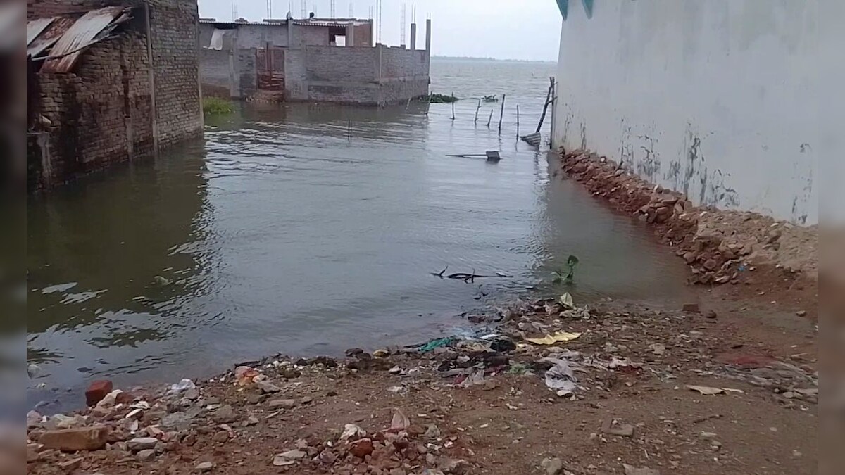 Prayagraj Flood: गंगा उफान पर छोटा बघाड़ा इलाके के घरों में घुसा पानी लोगों का पलायन शुरू