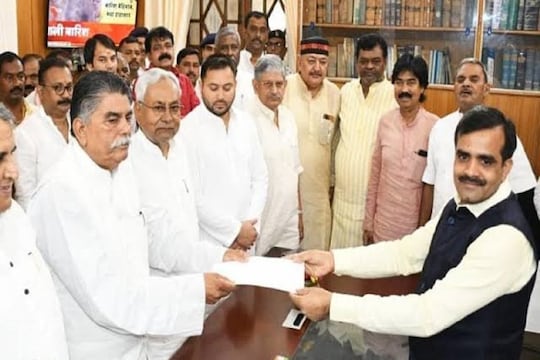 6 बार के MLA, लालू के बेहद खास, जानें बिहार विधानसभा के नए स्पीकर अवध ...