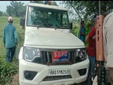 बिहार के सुपौल में हुई रेप की घटना के बाद मामले की जांच के लिए पहुंची पुलिस