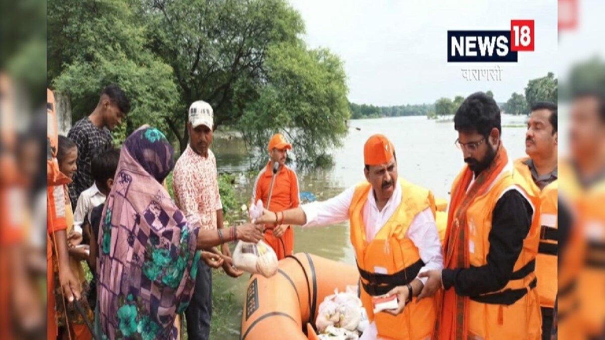 Varanasi Flood: बाढ़ से हाहाकार NDRF के साथ BJP कार्यकर्ताओं ने संभाला मोर्चा बांट रहे राहत सामग्री