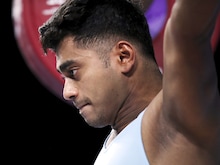 CWG गोल्ड मेडलिस्ट अचिंता की मां ने अधफटी साड़ी में लपेटकर रखे हैं मेडल-ट्रॉफी