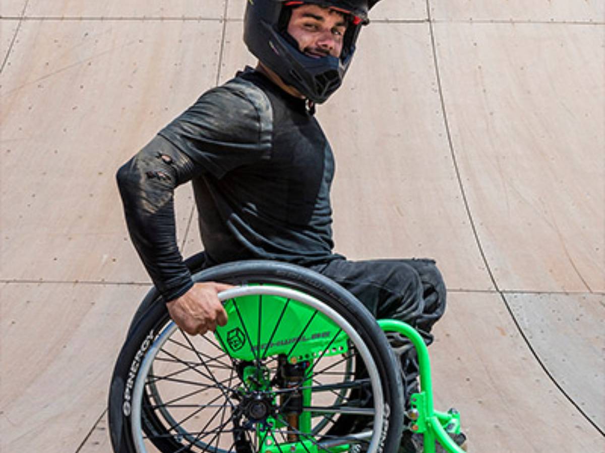 किसी ने व्हीलचेयर लेकर किया जंप तो किसी की मूंछें हुईं मशहूर, जानिए