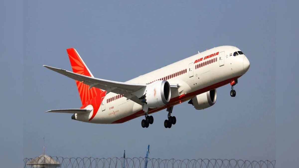 मेंगलुरु-मुंबई विमान में हुई अजीब घटना प्रेमी जोड़े का व्हाट्सएप्प चैट बना उड़ान में देरी की वजह