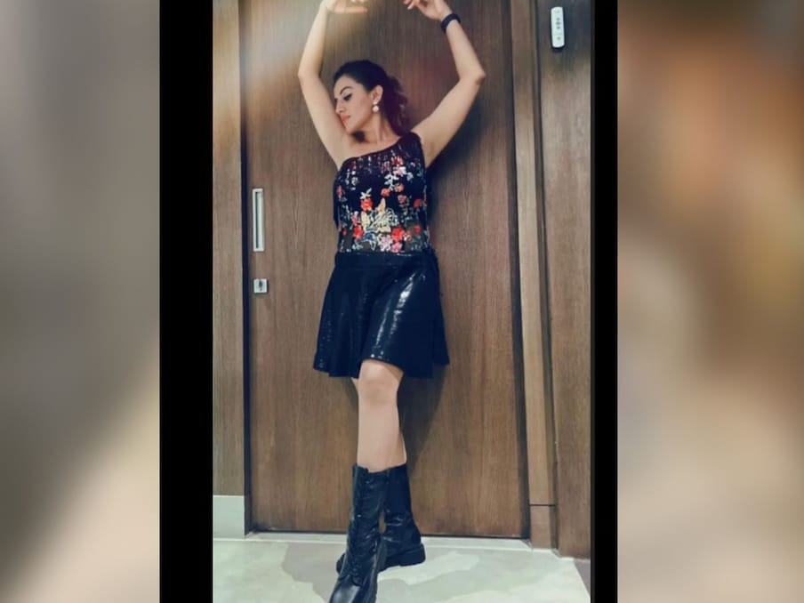  अक्षरा सिंह की पोस्ट पर फैंस जमकर कमेंट्स कर रहे हैं. उनकी तस्वीरें वायरल हो रही हैं. एक्ट्रेस ने फोटोज को शेयर करने के साथ ही लिखा, 'एक जमाने में'.