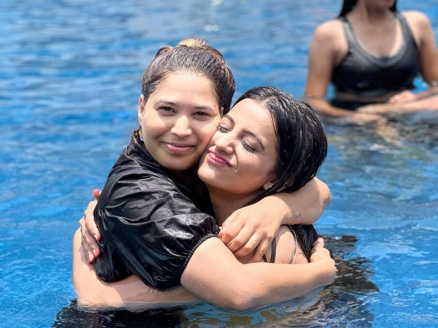  अक्षरा सिंह जितनी अपनी फोटोज, फिल्मों और गानों को लेकर चर्चा में रहती हैं. उससे कम चर्चा उनकी पर्सनल लाइफ (Akshara Singh Personal life) की नहीं है. उन्होंने News18 को हाल ही में दिए इंटरव्यू में पवन सिंह को लेकर कहा था कि वो ना तो अच्छे एक्टर और ना ही अच्छे गायक हैं.