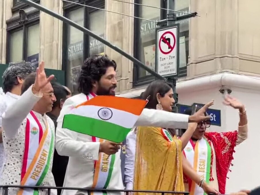 21 अगस्त यानी बीते दिन ही अल्लू अर्जुन ने न्यूयॉर्क की सड़कों पर तिरंगा फहराते दिखे और वहीं उन्होंने भारत की आजादी के 75 साल पूरे होने का जश्न मनाया. इस दौरान स्ट्रीट पर ही राष्ट्रगान जन गण मन भी हुआ और सभी लोगों का शुक्रिया किया.
