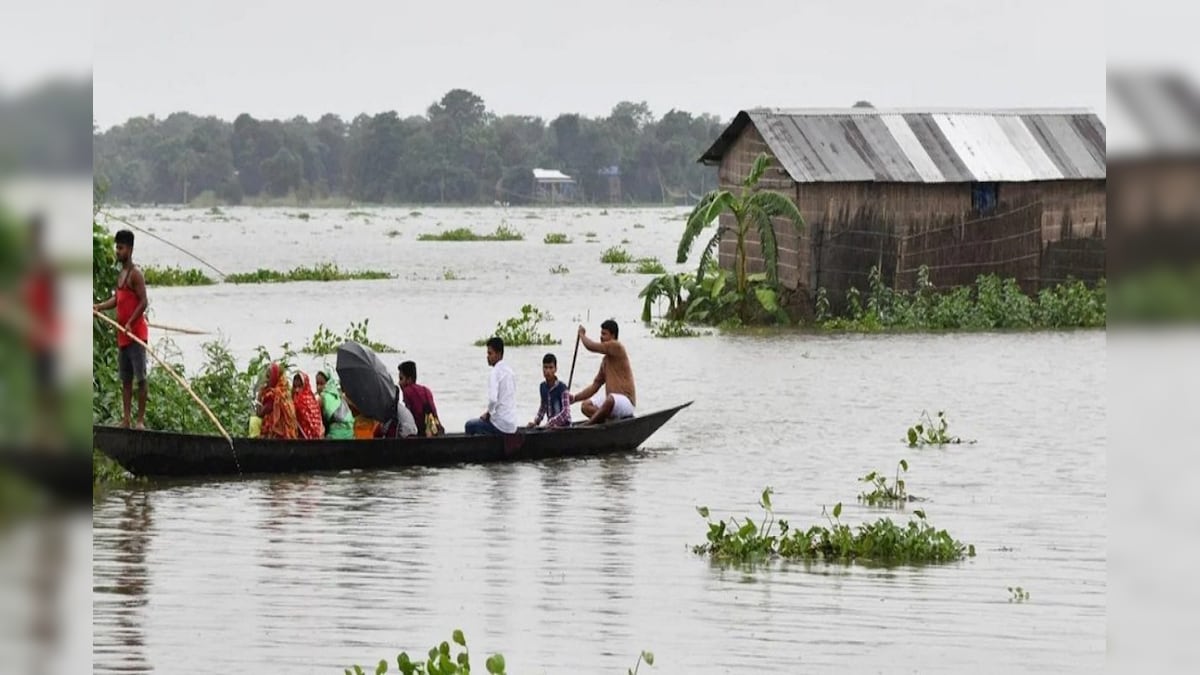 असम: ब्रह्मपुत्र नदी में नाव पलटी 2 जवान तैरकर किनारे पहुंचे 1 लापता