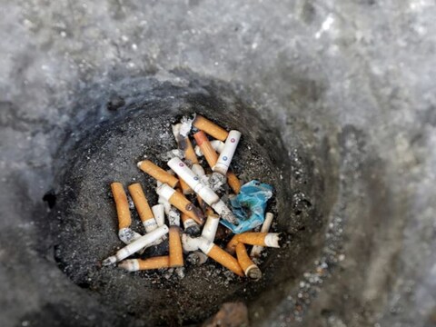 सार्वजनिक स्थल पर धूम्रपान करने वाले 14.3 लाख लोगों पर जुर्माना लगाया गया है (फ़ाइल फोटो- NEWS18)