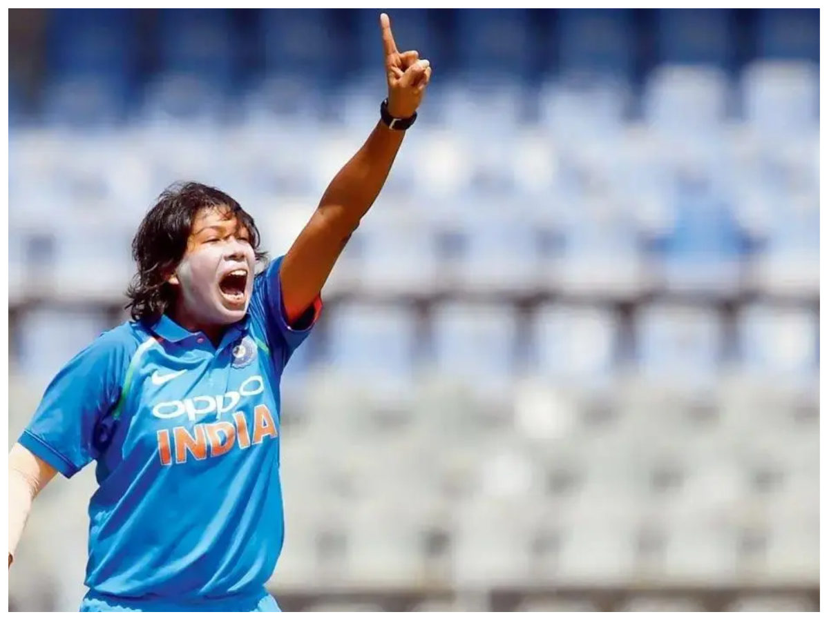 झूलन गोस्वामी पिछले दो दशक से इंटरनेशनल क्रिकेट खेल रही हैं. (AFP)