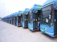 Delhi की सड़कों पर दौड़ेंगी प्रीम‍ियम बसें, जानें इन बसों की खास‍ियत?