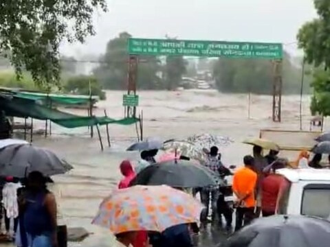 MP Monsoon News: मौसम विभाग ने मध्य प्रदेश के कई जिलों में भारी बारिश की संभावना जताई है.