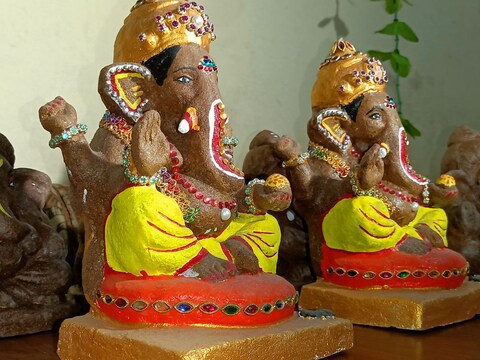 Bhopal News: भोपाल में इस बार गणेश उत्सव के लिए ईको-फ्रेंडली प्रतिमाओं को तैयार किया जा रहा है. 