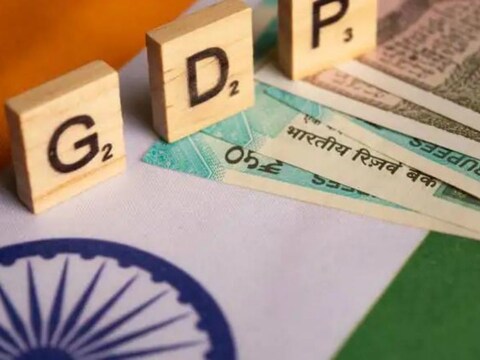RBI ने ग्रोथ अनुमान में कोई परिवर्तन न करते हुए इसके 7.2 फीसदी रहने की संभावना जताई है.
