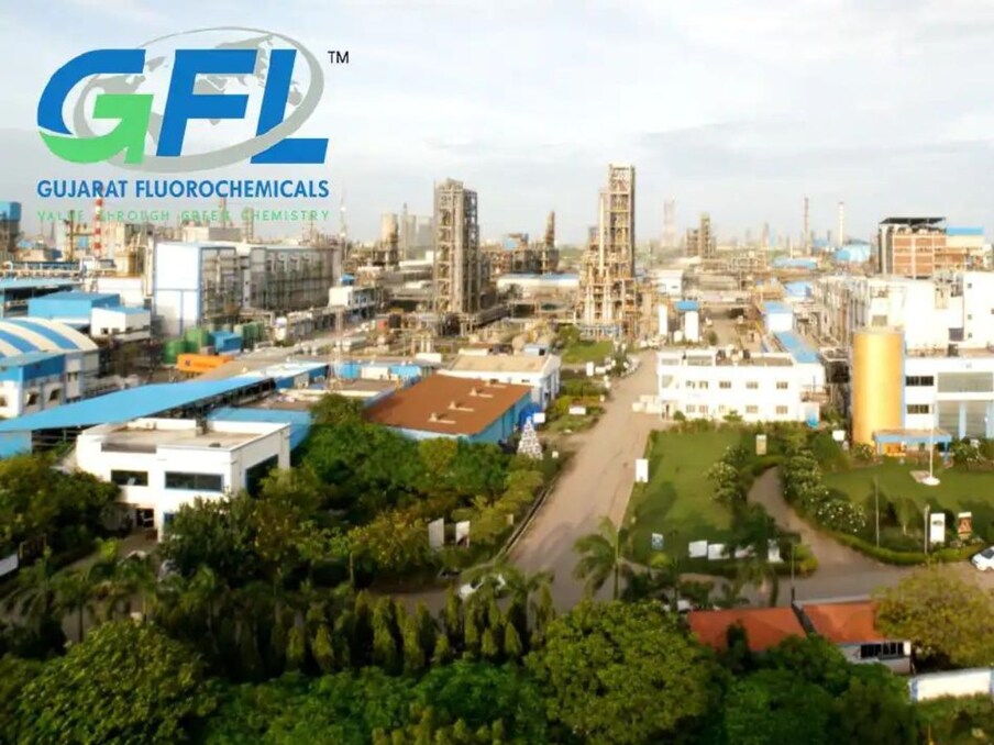  गुजरात फ्ल्‍यूरोकेमिकल्‍स लिमिटेड (Gujarat Fluorochemicals Limited) : कंपनी पिछले 30 वर्षों से फ्ल्‍यूरीन केमिस्‍ट्री के कारोबार में है. जीएफएल के पास फ्लोरोपॉलीमर, फ्लोरोस्पेशलिटीज, रेफ्रिजरेंट्स और केमिकल्स निर्माण में विशेषज्ञता है. पिछले एक साल में गुजरात फ्ल्‍यूरोकेलिकल्‍स लिमिटेड के शेयर ने निवेशकों को 106 फीसदी मल्‍टीबैगर रिटर्न दिया है.