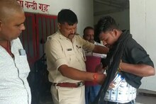 बदन पर सेलो टेप से चिपका रखी थी शराब से भरी 80 पीस टेट्रा पैक, मगर पुलिस को चकमा न दे सका