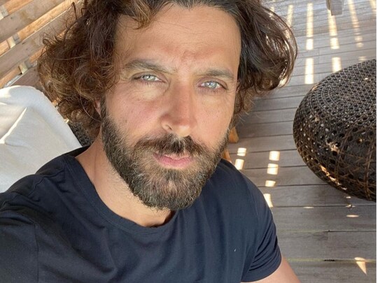'गुड लक जेरी' में जाह्नवी कपूर ने लीड रोल निभाया है. (फोटो साभार: Twitter@iHrithik)