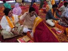 इंदौर में त्यौहारों पर भी चढ़ा सफाई का रंग, सफाईकर्मियों जनता से लिया संकल्प