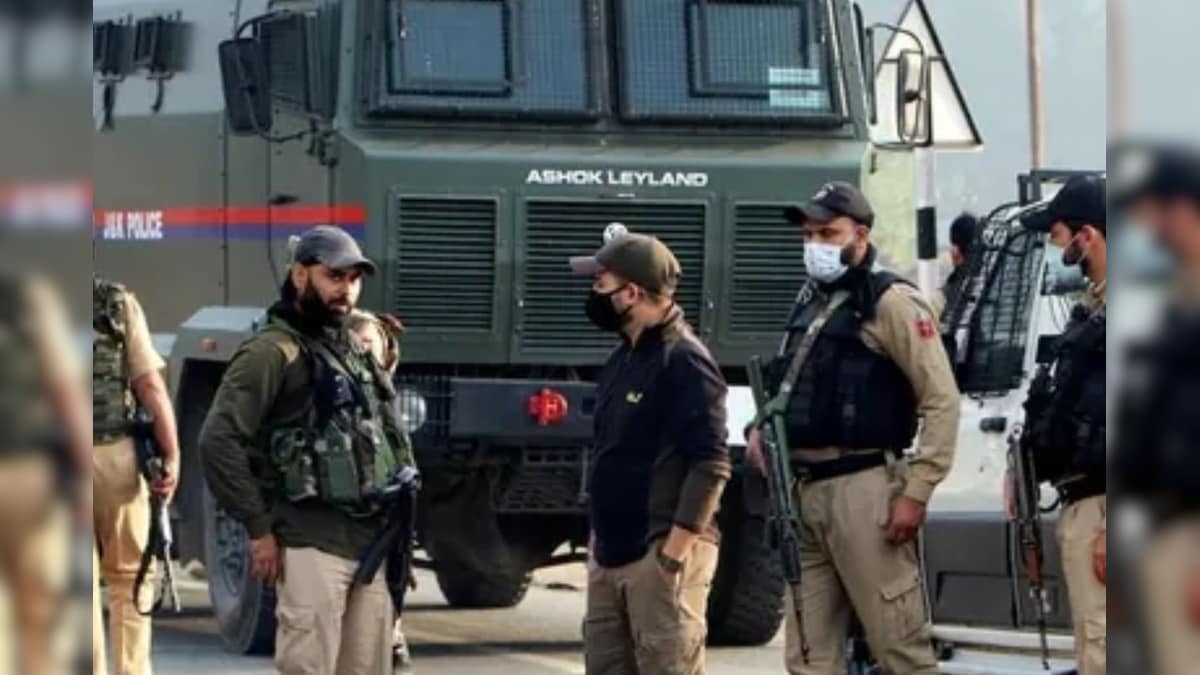 पाकिस्‍तानी आकाओं को भेज रहा था सूचनाएं जम्मू-कश्मीर पुलिस ने किया गिरफ्तार