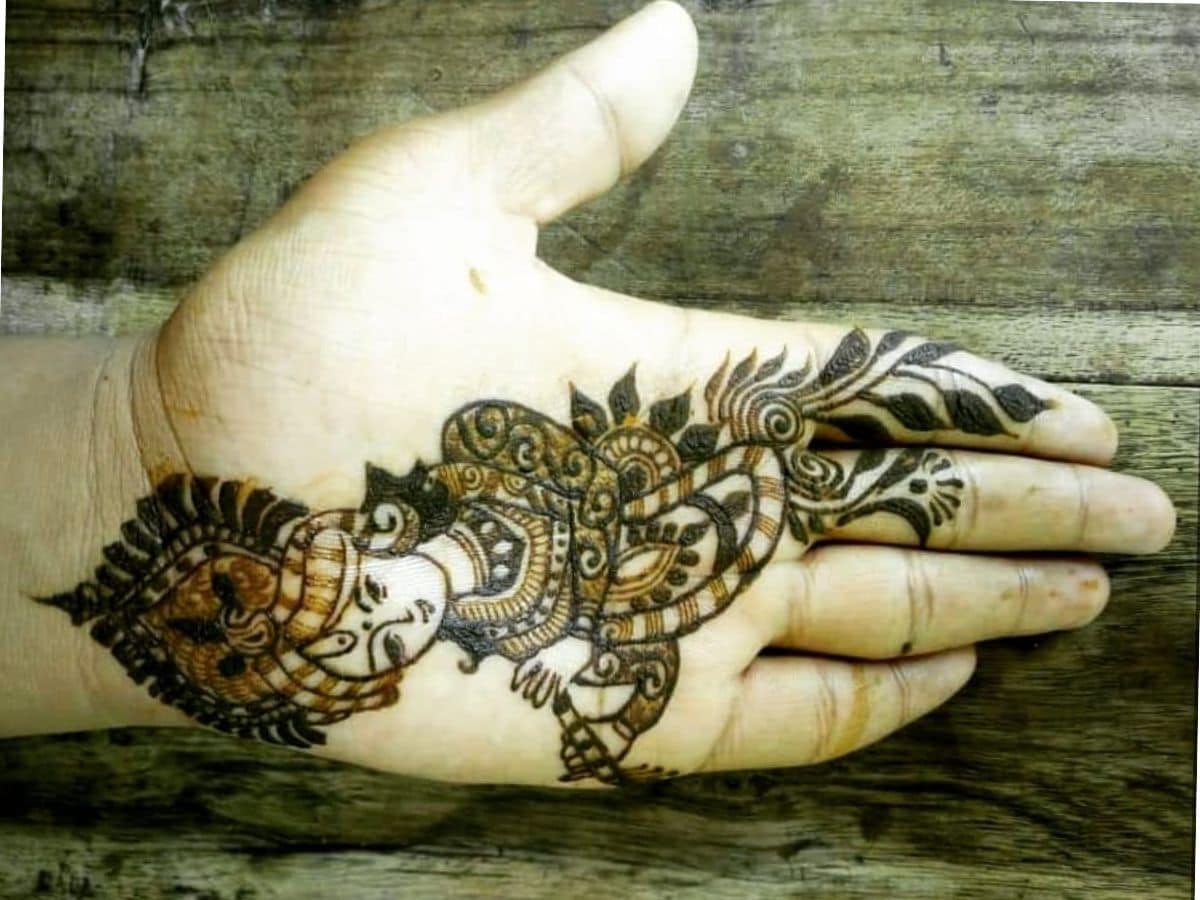 Palm Length Mehandi Design Service at best price in Noida | ID: 20639174648