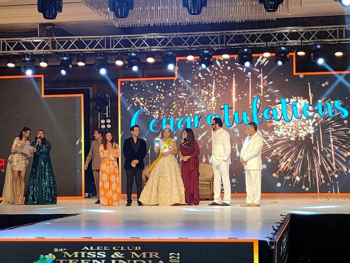 बिहार की बेटी जाह्नवी ने जीता मिस टीन इंडिया 2022 का खिताब, तुषार कपूर ने  पहनाया क्राउन - jhanvi won the title of miss teen india 2022 also famous  for aids documentary