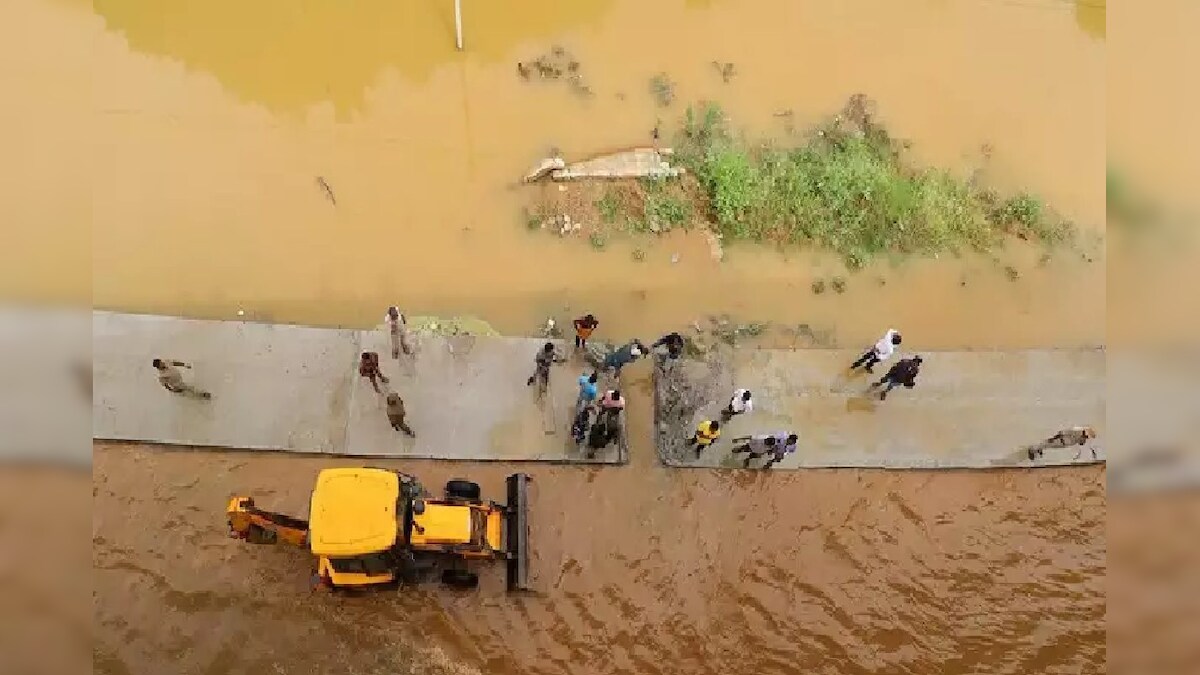 Karnataka Rain Photos: हाइवे नदी में तब्दील देखिए कर्नाटक में बारिश की आफत की तस्वीरें