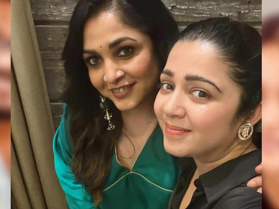 बहरहाल, अगर चार्मी कौर (Charmme kaur Upcoming Films) के वर्कफ्रंट की बात की जाए तो वो अब एक्ट्रेस के साथ-साथ प्रोड्यूसर भी बन चुकी हैं. वो डायरेक्टर पुरी जगन्नाध (Puri Jagannadh) के साथ विजय देवरकोंडा (Vijay Deverakonda) स्टारर फिल्म 'लाइगर' (Liger) को प्रोड्यूस कर रही हैं.