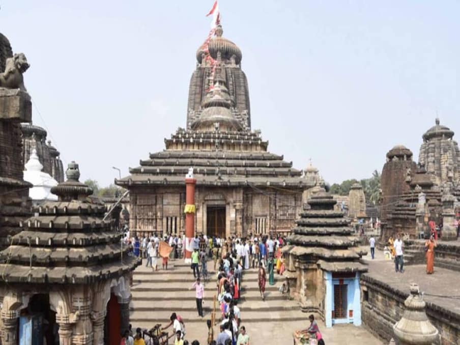  गैर-हिंदू संप्रदाय के लोगों का मंदिर में प्रवेश वर्जित है, हालांकि मंदिर के एक हिस्से पर ऊंचा चबूतरा बना हुआ है, जिससे दूसरे धर्म के लोग भी मंदिर को देख सकें. फोटो- भुवनेश्वर टूरिज्म