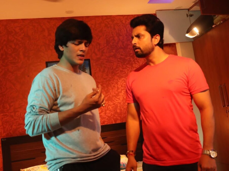  फिल्म के निर्देशक प्रवीण कुमार गुडुरी. निर्माता प्रदीप सिंह और प्रतीक सिंह हैं. फिल्म की शूटिंग लखनऊ के खूबसूरत लोकेशन में हो रही है. इसको लेकर विक्रांत सिंह राजपूत ने बताया कि 'फिल्म 'ये बंधन है प्यार का' टाइटल ही बहुत कुछ कहने के लिए काफी है. एक अरसे बाद मुझे एक शानदार स्क्रिप्ट पर काम करने का मौका मिला है. इस फिल्म की कहानी हर दर्शक को पसंद आने वाली है. हम फिल्म में अपना बेस्ट देंगे.'