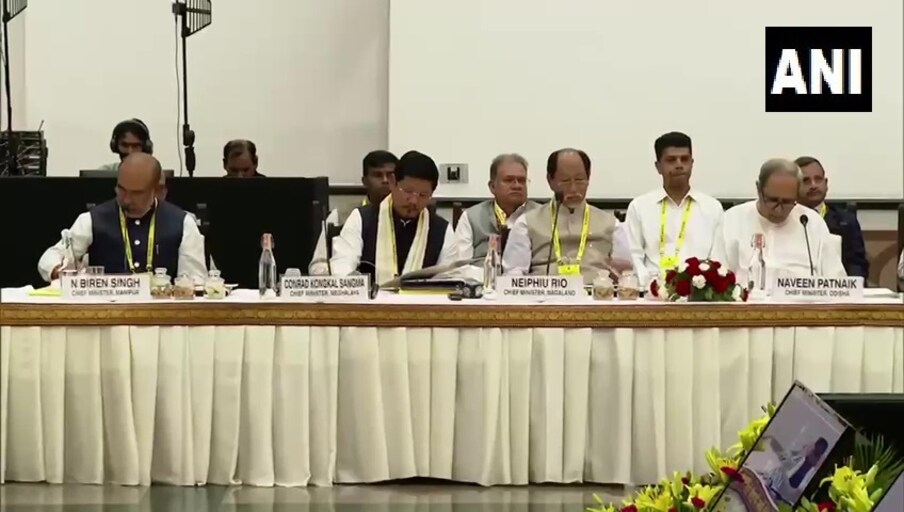 नीति आयोग गवर्निंग काउंसिल की बैठक में ओडिशा के सीएम नवीन पटनायक ने कहा कि उनका राज्य लगभग हर साल प्राकृतिक आपदाओं से प्रभावित होता है. उन्होंने केंद्र सरकार से ईमानदारी से ओडिशा को एक विशेष फोकस वाला राज्य बनाने और आपदा प्रूफिंग के लिए धन आवंटित करने का अनुरोध किया. (ANI Photo)