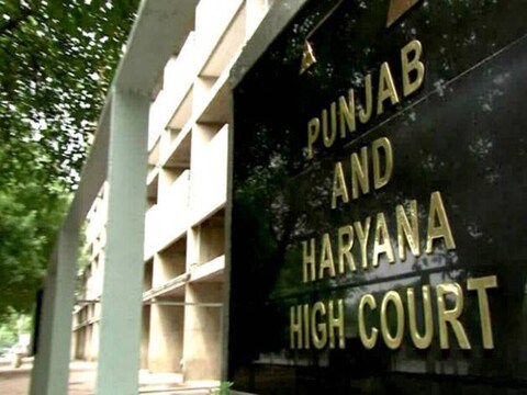 Chandigarh: हॉस्टल में लड़कियों के नहाते हुए वीडियो बनाने का मामला अब पंजाब एवं हरियाणा हाईकोर्ट पहुंच गया है. 