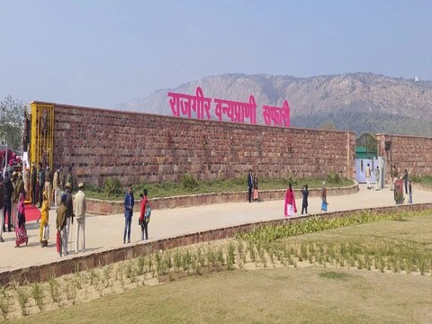 ज़ू अथॉरिटी ऑफ इंडिया से प्रक्रिया पूरी होने के बाद राजगीर ज़ू सफारी में दक्षिण अफ्रीका से 7 नस्ल के 36 जानवरों को मंगाया जाएगा