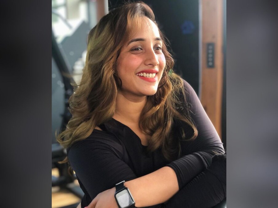 अगर रानी के वर्कफ्रंट की बात की जाए तो उनके पास कई वेब सीरीज (Rani Chatterjee Web series) और भोजपुरी फिल्म है, जिसमें वो नजर आने वाली हैं. फैंस उनकी फिल्मों की रिलीज का बेसब्री से इंतजार कर रहे हैं.
