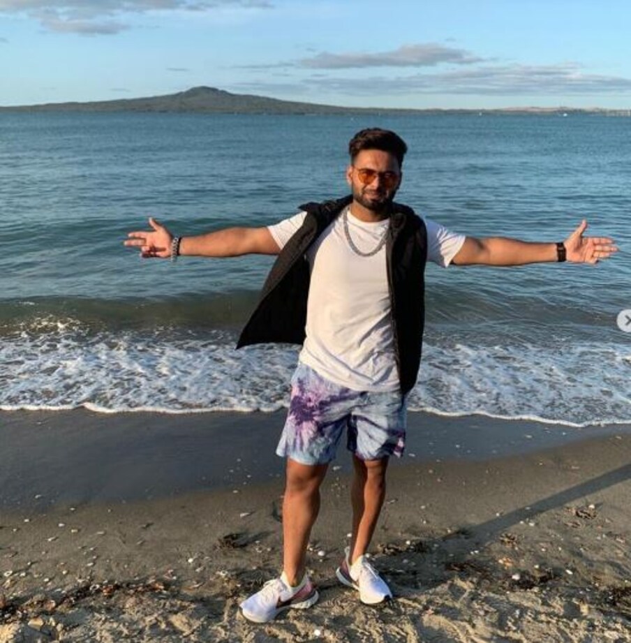  सोशल मीडिया पर लोगों का कहना है ऋषभ पंत (Rishabh Pant) ने जो इंस्टा स्टोरी शेयर की थी उसे उन्होंने 7 मिनट बाद ही डिलीट भी कर दिया. हालांकि तब तक लोगों ने इस स्टोरी की स्क्रीनशॉट ले ली थी. (Instagram)