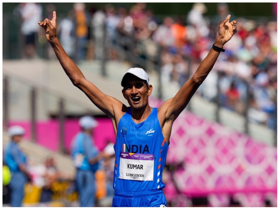  संदीप कुमार- भारत के संदीप कुमार ने पुरूषों की 10,000 मीटर पैदल चाल स्पर्धा में ब्रॉन्ज मेडल जीता. संदीप ने 38:49.21 मिनट का समय निकाला, जिससे वह गोल्ड मेडल विजेता कनाडा के इवान डनफी (38:36.37) और सिल्वर मेडल विजेता ऑस्ट्रेलिया के डेकलान टिनगे (38:42.33) से पीछे रहे. इस स्पर्धा में एक अन्य भारतीय अमित खत्री सत्र के सर्वश्रेष्ठ समय 43:04.97 से नौंवे स्थान पर रहे. (PIC: AP)