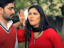 Video: सपना ने 'इंग्लिश मीडियम' सॉन्ग में दिखाया सादगी भरा अंदाज, देखें गाना