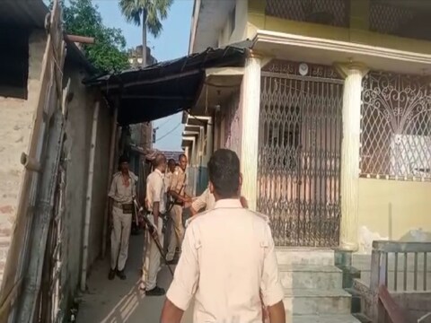 सीतामढ़ी में पुलिस की छापेमारी से जिस्मफरोशी का खुलासा हुआ.