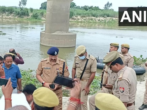 हरदोई: पाली थानांतर्गत गर्रा नदी में हुए हादसे में प्रशासन ने 8 लोगों के शव बरामद किए.