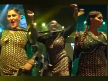 VIDEO: 'बैरन' बनकर सपना चौधरी ने स्टेज पर लगाए ठुमके, नागिन सी लहराई कमरिया
