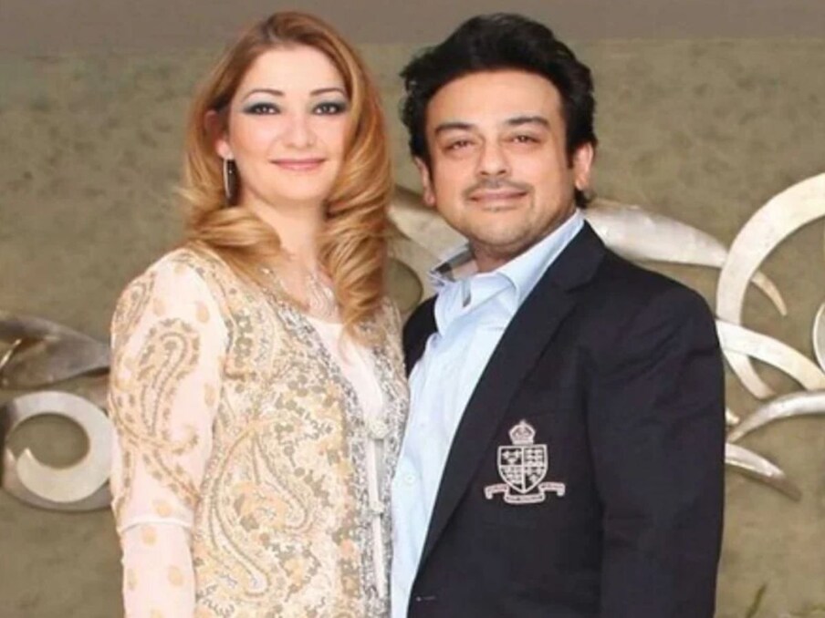  सबा से अलग होने के बाद अदनान सामी ने 2010 में रोया सामी खान से शादी की, जिनसे उनकी एक बेटी है.