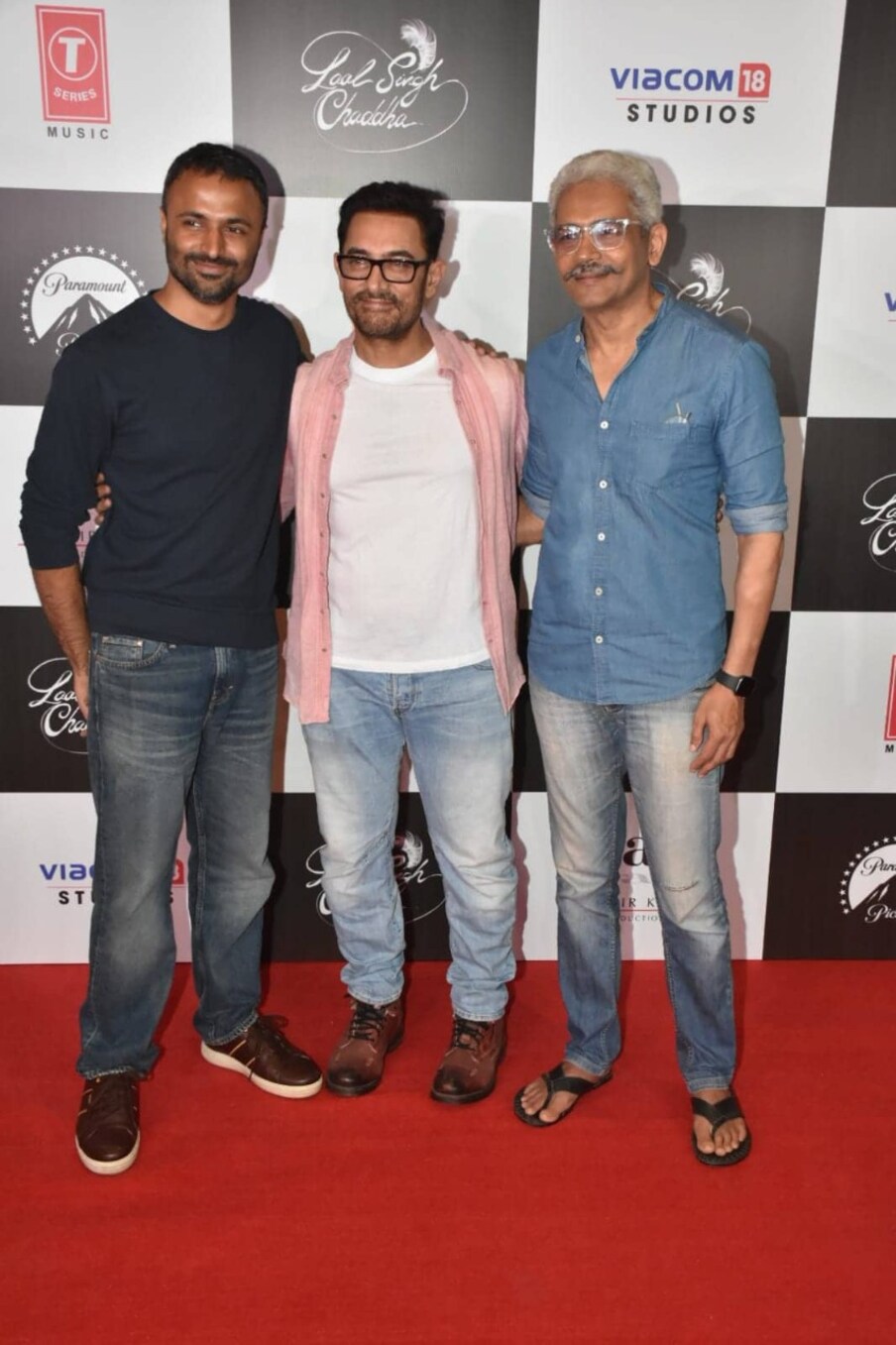  लंबे समय बाद आमिर खान की फिल्म थियेटर में लगी है. इस फिल्म से जुड़ी पूरी टीम के साथ-साथ बॉलीवुड को भी काफी उम्मीदें हैं. (फोटो साभार: VIRAL BHAYANI)
